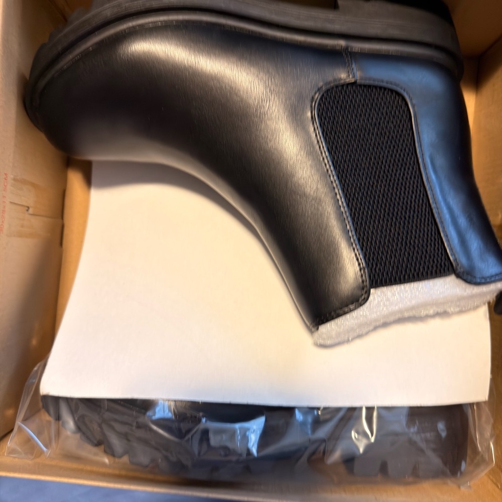 Classic Marco Republic "Philadelphia" Lug Sole Chelsea boot - Picture 4 of 6